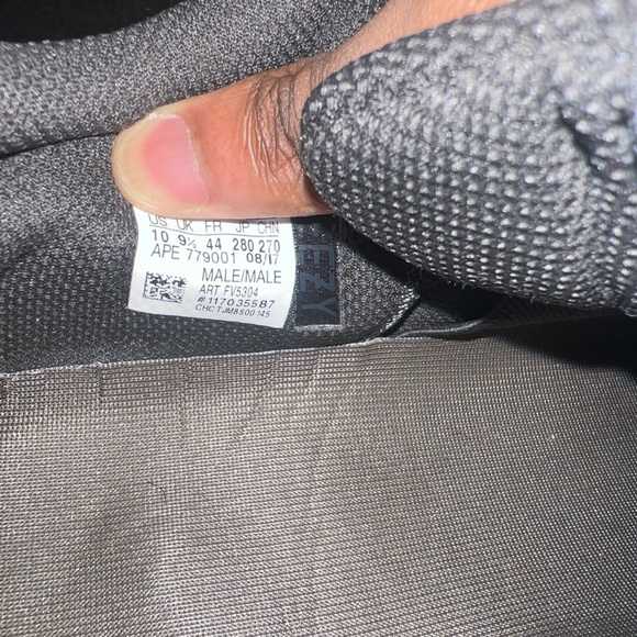 Yeezy - Picture 2 of 8